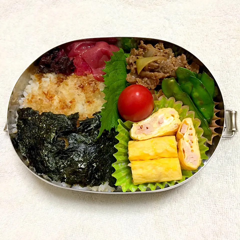 Snapdishの料理写真:梅しそとおかかの海苔弁

牛肉と玉ねぎの赤ワイン煮
ハム入り玉子焼き
サヤエンドウの醤油炒め
プチトマト|Juneさん