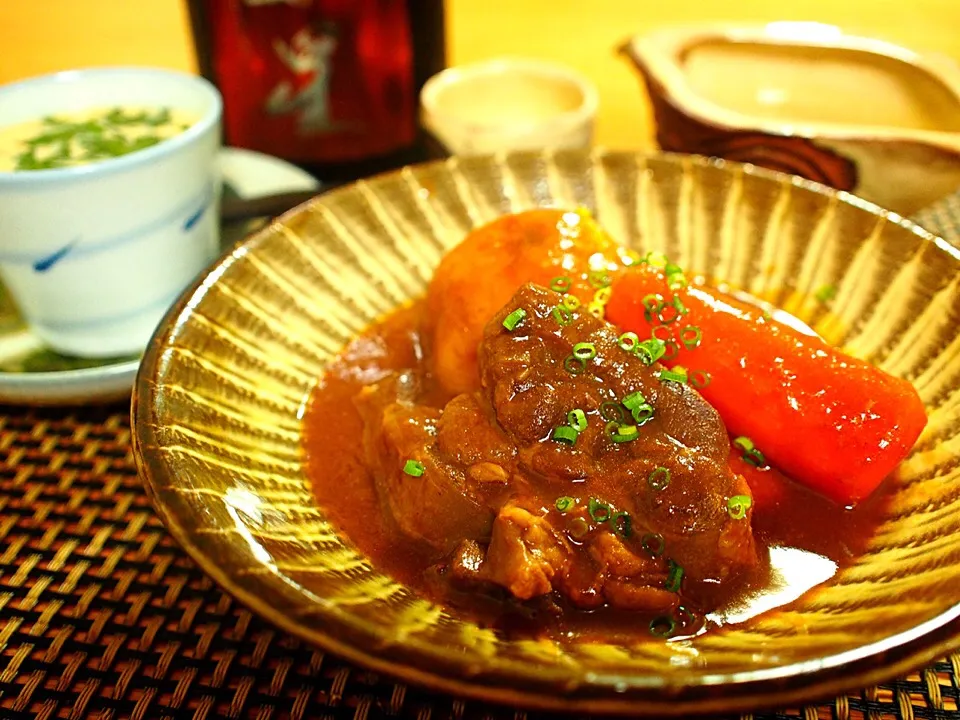 Snapdishの料理写真:とろとろの牛すね肉はデミ味噌シチューで|ゆーさんさん