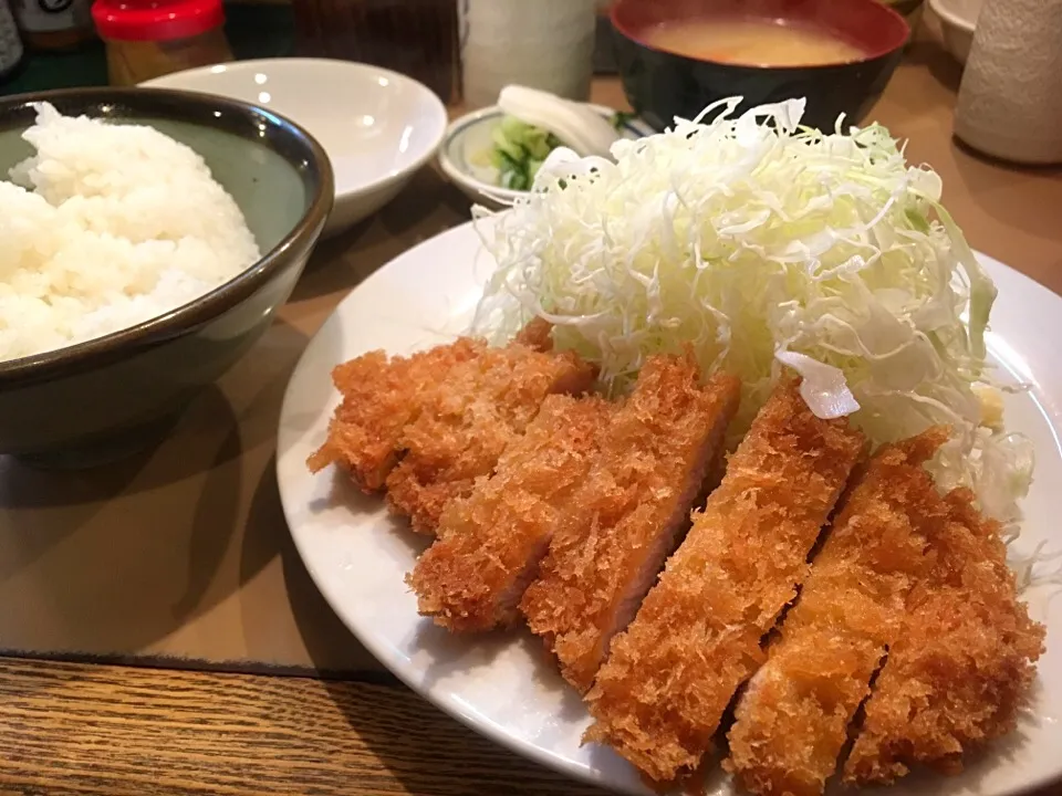 Snapdishの料理写真:ロースカツ定食|hirotomoさん