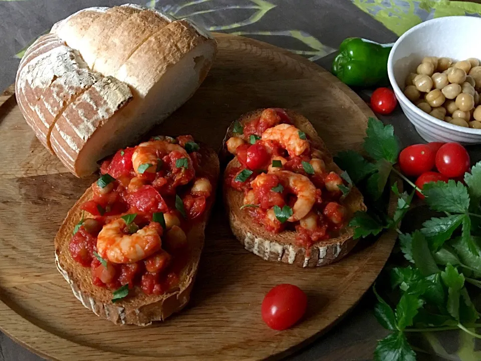 ✨Spicy garlic prawns on bruschetta...ブルスケッタにスパイシーガーリック海老✨|🌺Sanntina🌺さん