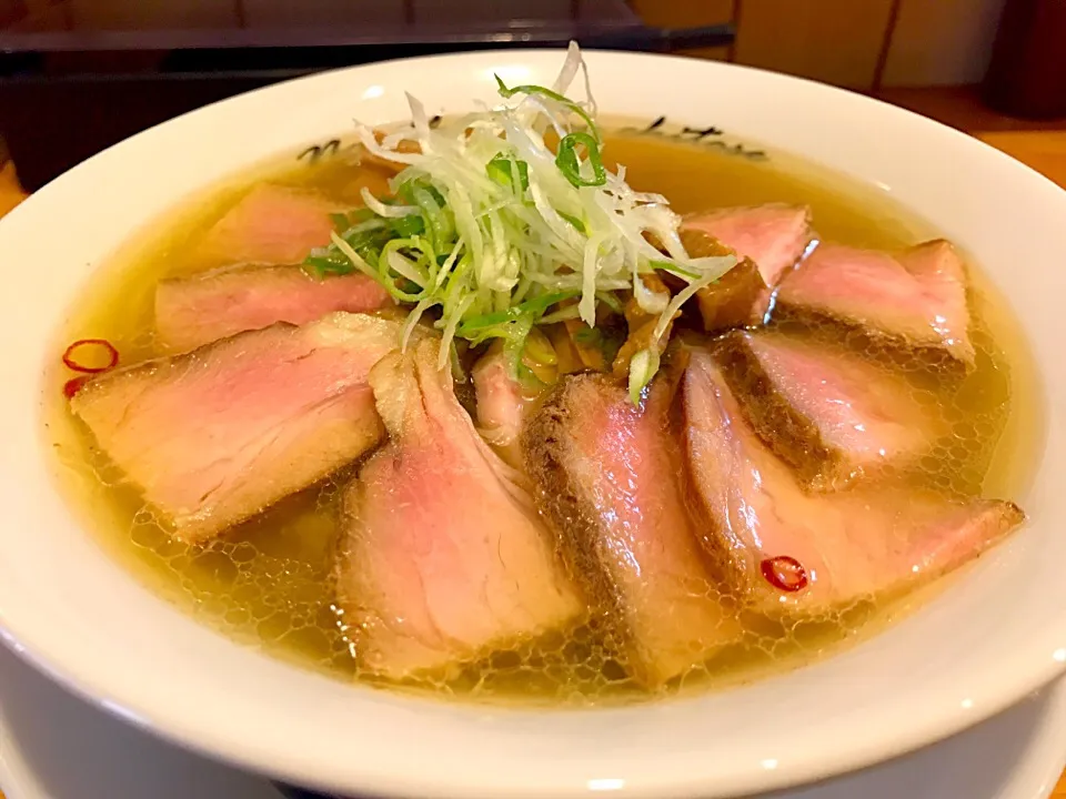 Snapdishの料理写真:塩チャーシュー麺@らぁ麺専門店 麺庵ちとせ|おかっぴーさん