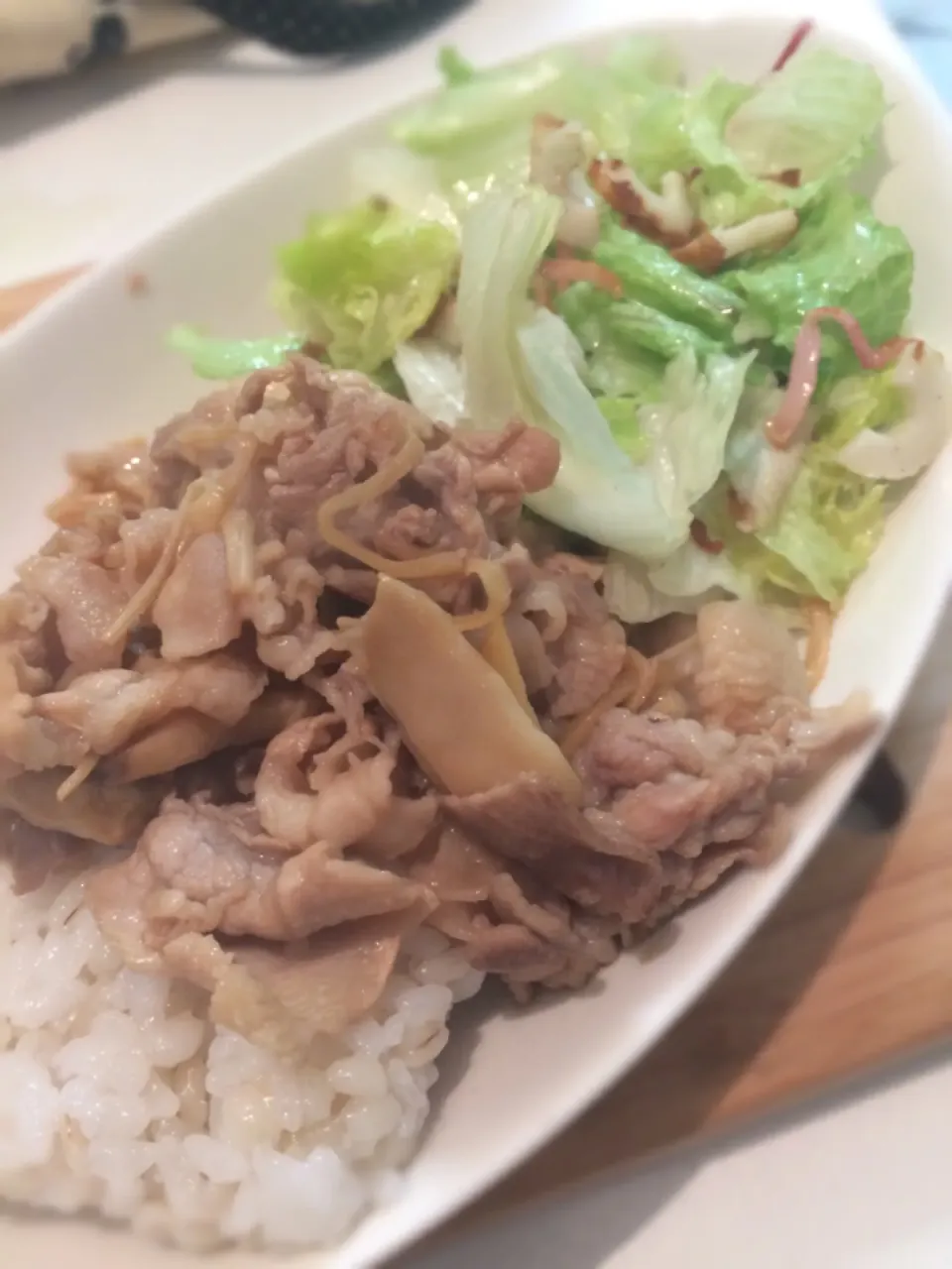 簡単豚丼とレタス竹輪ベーコンサラダ|ターシャさん