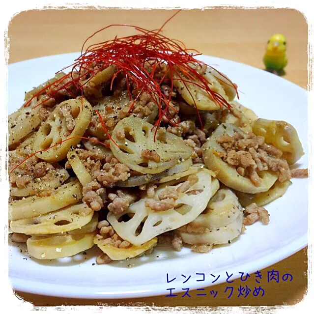 Snapdishの料理写真:Tomoko Itoさんの料理 レンコンとひき肉のエスニック炒め💕|きいこさん