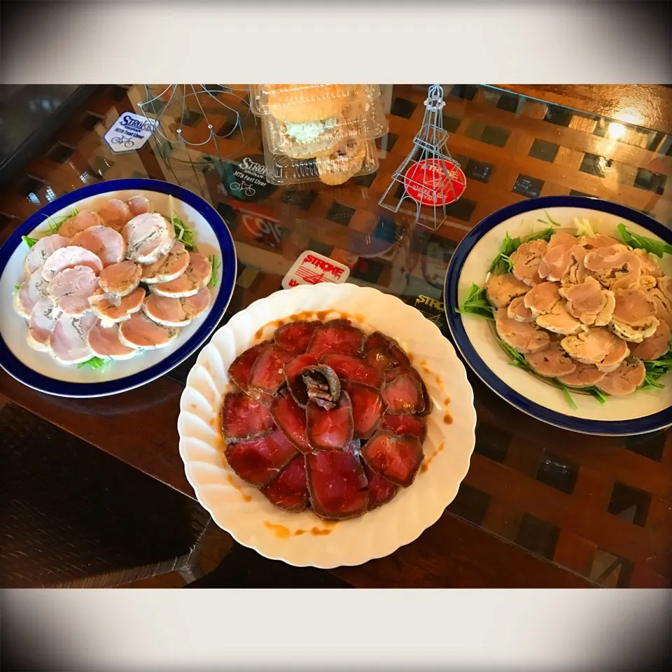 先日の、持ち寄りパーティ
炊飯器ローストビーフに鶏はむ
間違い無し(๑'ڡ'๑)♡
瞬殺で売れました！|kuragemarさん