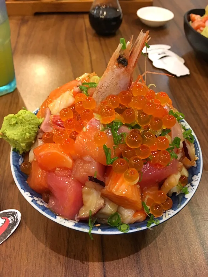 Snapdishの料理写真:Bara chirashi don @ Sushiro|Ong Sor Fernさん