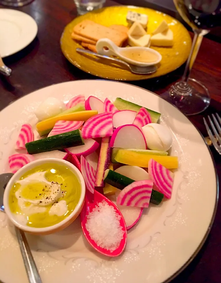 Snapdishの料理写真:ワインBARの野菜スティック(๑>◡<๑) 
マスカルポーネのバーニャカウダソースで...🍷|AKUBI*:ஐ(●˘͈ ᵕ˘͈)さん