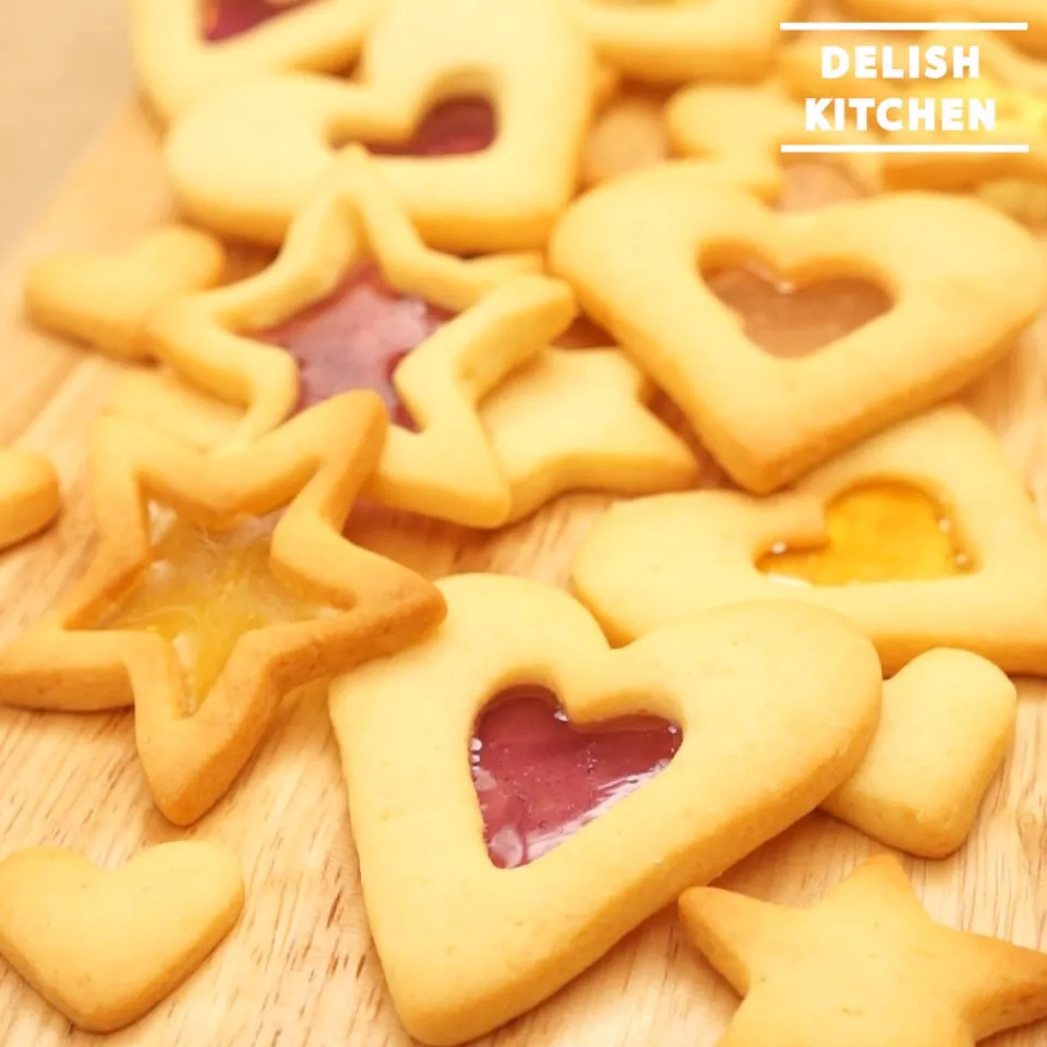 【動画】ステンドグラスクッキーの作り方 #delishkitchentv|DELISH KITCHENさん