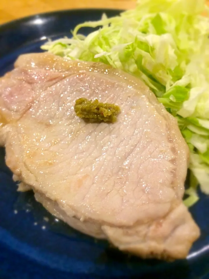 Snapdishの料理写真:豚ロースの液体塩こうじ漬け焼き|acoさん