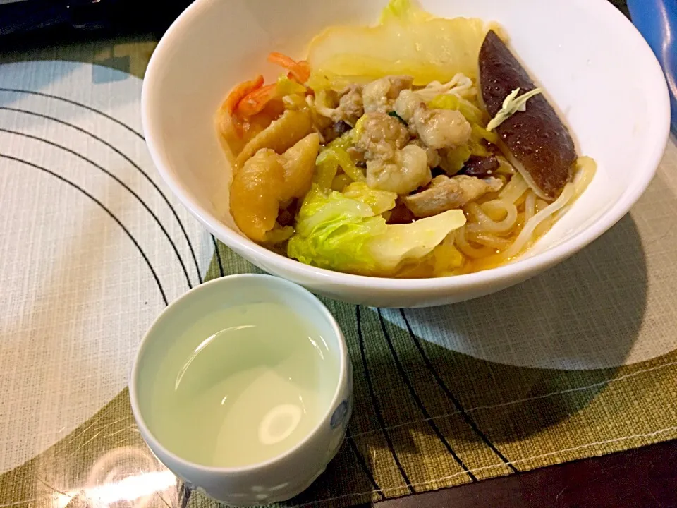 Snapdishの料理写真:SHUSHU飲みながらもつ鍋。
モツは佐賀産！
日本酒は神戸産！
美味しい〜〜♡|＊ねね＊さん