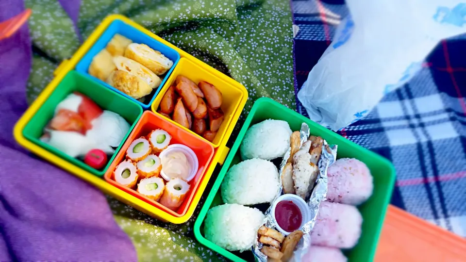 ハーベストの丘に行ったよ弁当🍙|ゆうちゃんさん