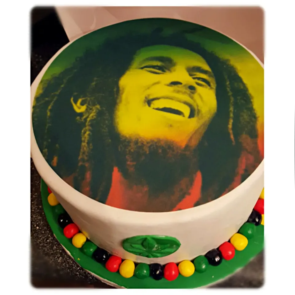 Bob Marley Cake
Vanilla Cake filled w/ Swiss Meringue Buttercream Iced w/ Chocolate Ganache|Lakeshia Hazeleyez Goldenさん