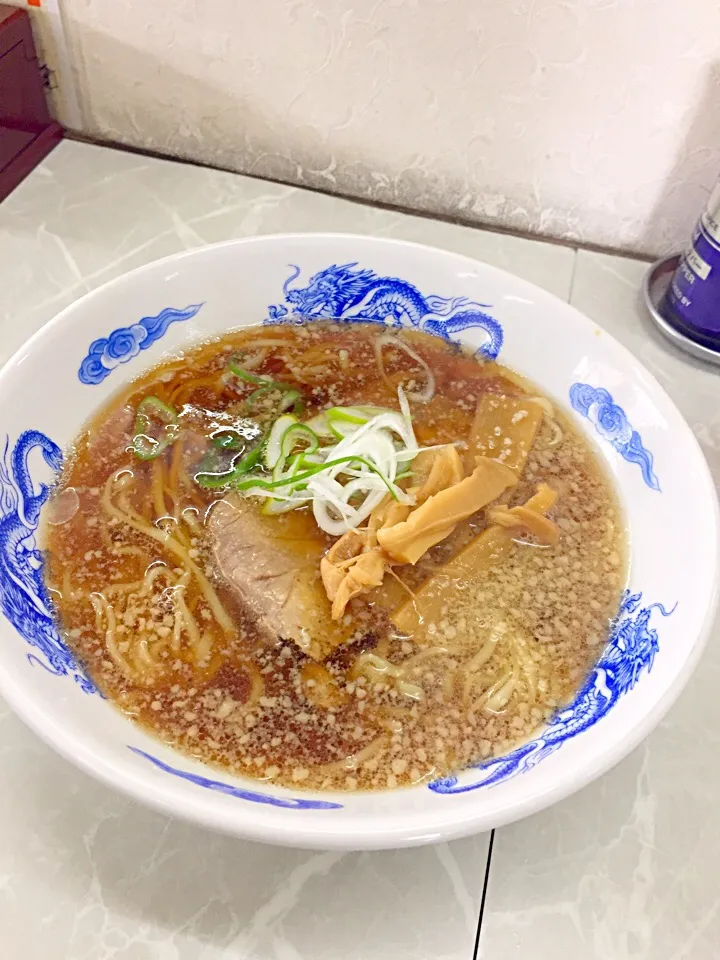 黒醤油らーめん（濃い口醤油、色濃い目）手打麺（こってり）|901さん