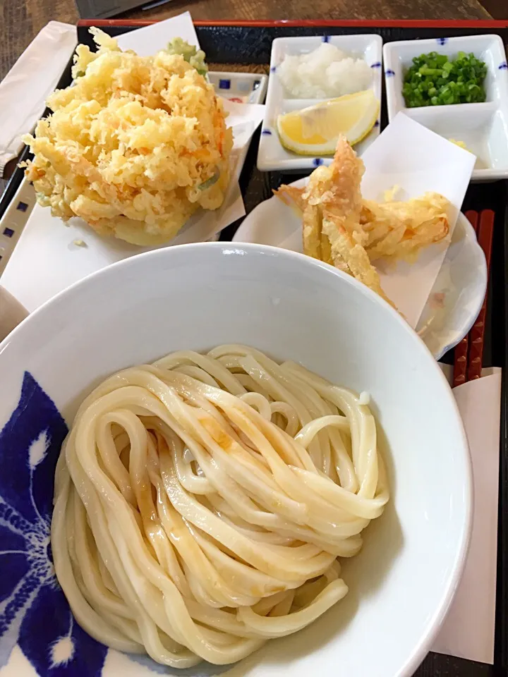 生醤油うどん+野菜かき揚げ&ちくわ天@手打饂飩 寿庵（本郷町）|Kazuya Miyukiさん