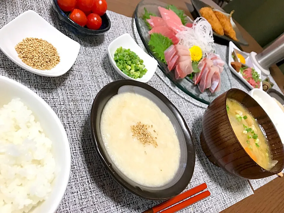 今夜の夕飯🍴
#あら汁
#お刺身定食
#とろろご飯|ちえぞさん