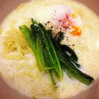 【豆乳で簡単 豚骨ラーメン】

豆乳と中華風の調味料で本格豚骨味に！
お店の味‼︎っと、夫が大絶賛してくれました😊

豆乳なので、お店の豚骨よりもカロリー低くて良いですね🤗|さちさん