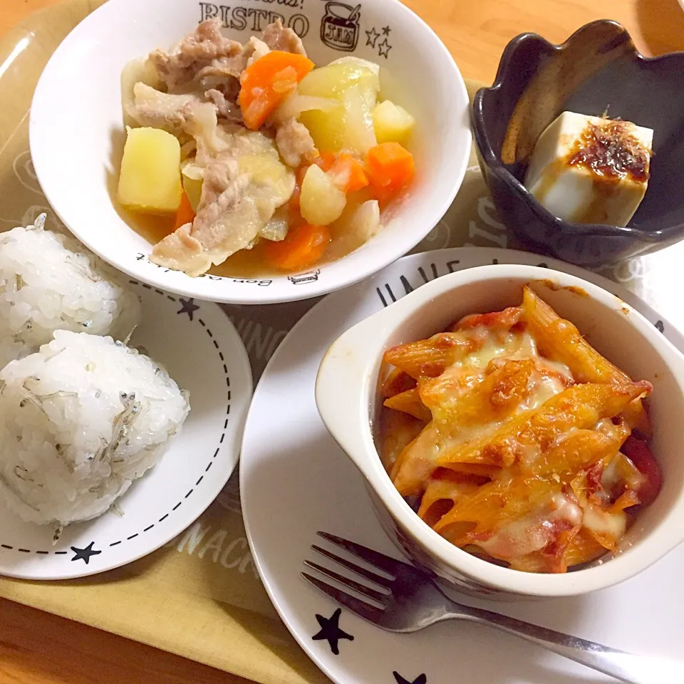 Snapdishの料理写真:✱肉じゃが
✱ペンネのケチャップ炒め
✱冷奴
✱しらすおにぎり|saaaoさん