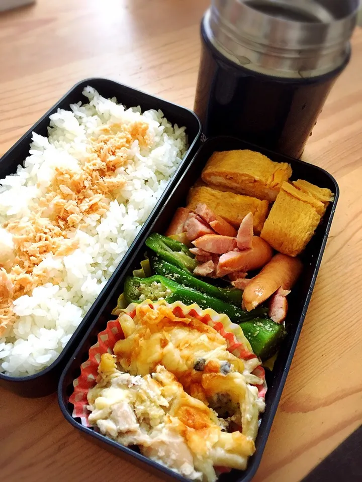 旦那弁当🍙スージャーの中身は野菜スープ (昨日の晩ご飯の残りのグラタン入り〜)|よんぬさん