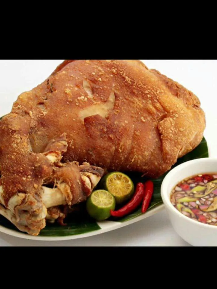 crispy pata and the spicy sawsawan..:-) :-) :-)|lynnさん