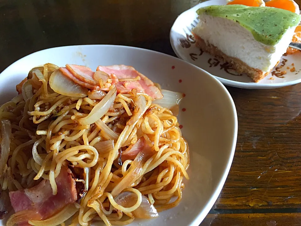 焼きそばとキウイのチーズケーキ|Noriko Hosokawaさん