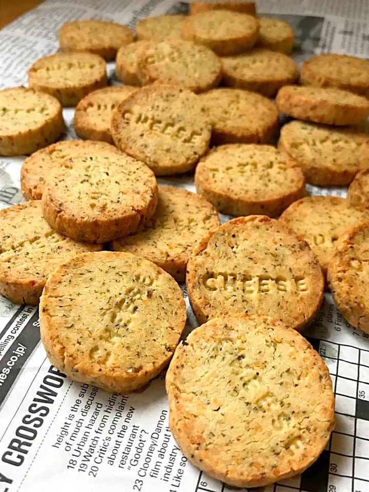 🧀本当にサクッホロな チーズとバジルの塩クッキー🍪|Hollyさん