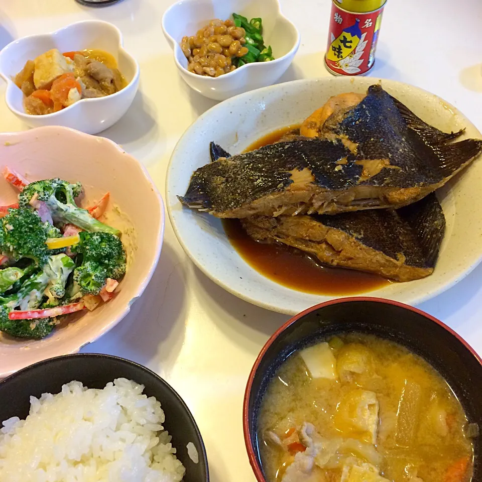 Snapdishの料理写真:❁カレイの煮付け
❀ブロッコリーとパプリカのサラダ
✿もつ煮
✾納豆オクラ
❀豚汁

2016/12/05|ちび太さん