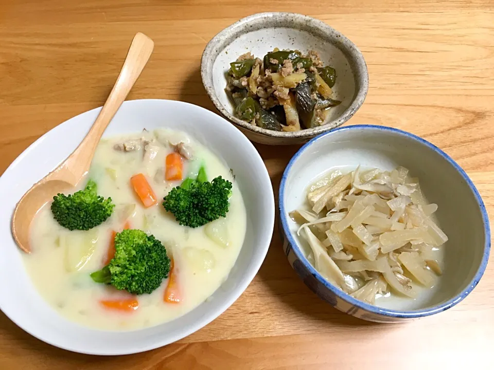 クリームシチュー⭐️大根と舞茸の煮浸し⭐️挽肉と茄子とピーマンの味噌煮|ほなさん