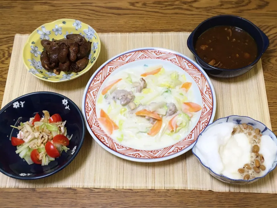 鶏屋さんのココロ煮・白菜のクリーム煮・nakkoちゃんのモツカレー・メレンゲととろろ入り白い納豆・鶏皮とセロリの酢の物|美也子さん