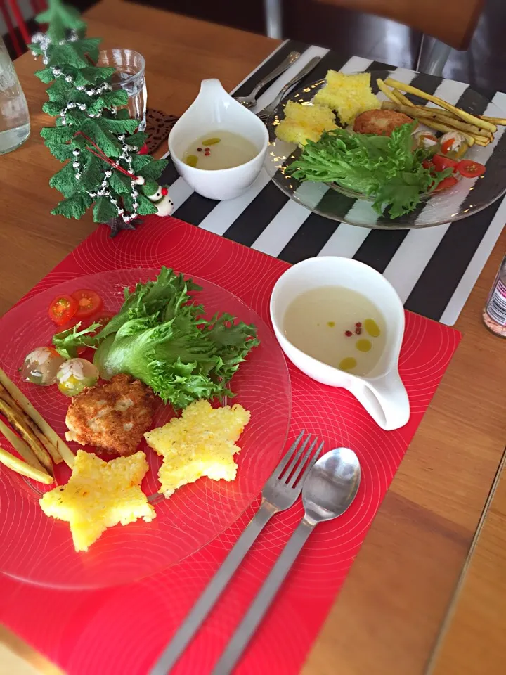 Snapdishの料理写真:Satomi Cafeさんの料理 サフランライスでライスバーガー Xmas version|Satomi Cafeさん