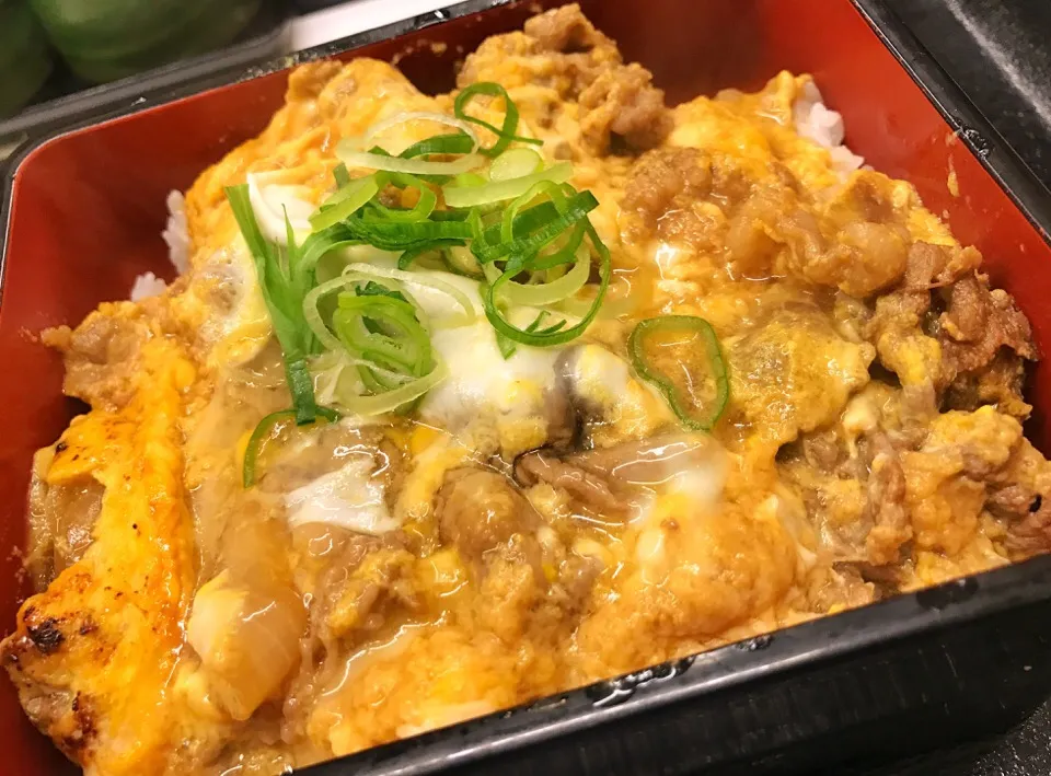 ついに吉野家に牛丼の座を脅かす存在が…。
甘めの味付けにつくづく弱いな、と思いつつリピ確定。|たけうちさん