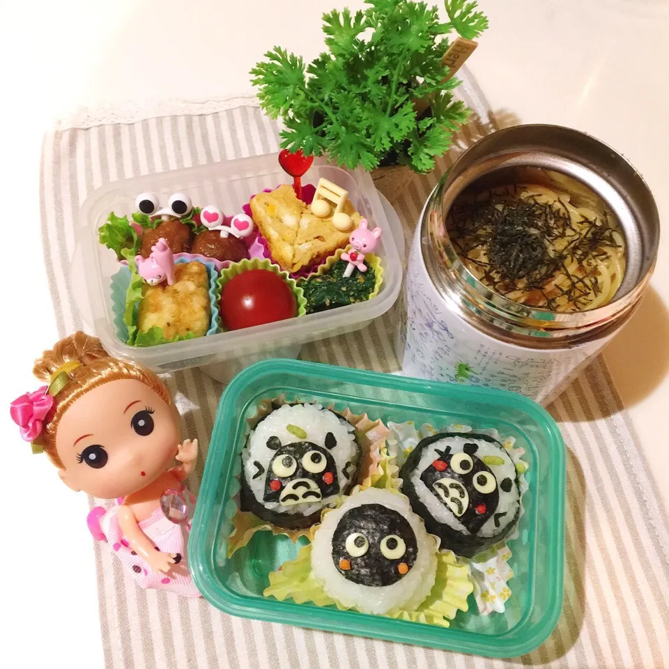 Snapdishの料理写真:12/6❤︎娘のトトロと真っ黒くろすけおにぎり&明太子パスタ弁当❤︎|Makinsさん