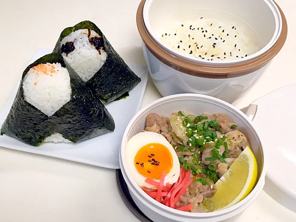 高1息子弁161206✿
葱塩豚丼 味玉＋明太・紫蘇昆布おにぎり🍙|まめりんさん