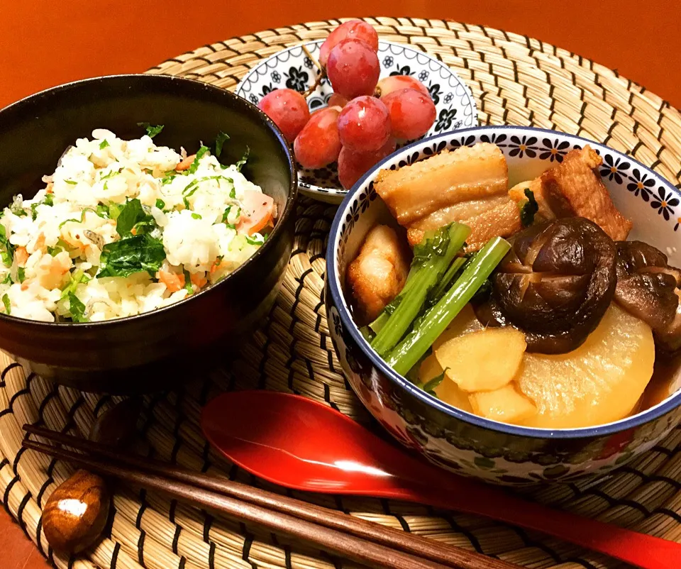 Snapdishの料理写真:大根と豚肉の煮物☆
大根葉のじゃこ鮭チャーハン☆|こすずさん