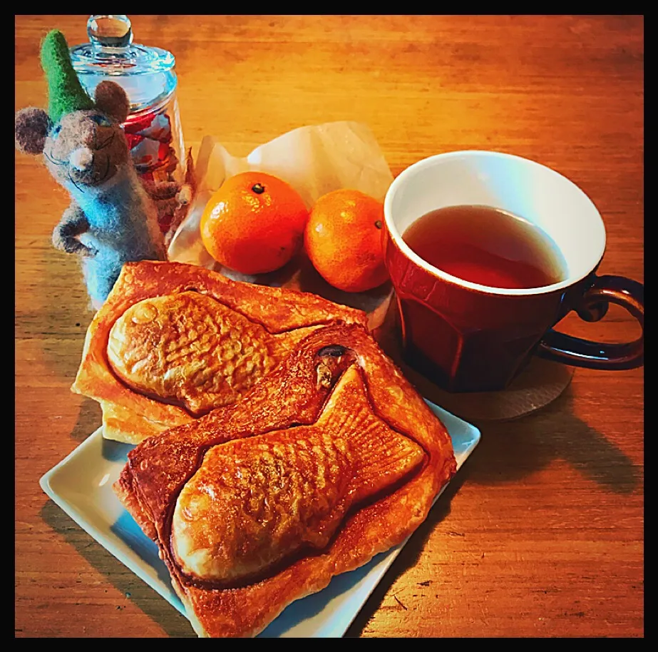 Snapdishの料理写真:寝坊の朝にクロワッサン鯛焼き☕️|まどさん