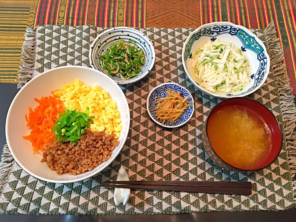 Snapdishの料理写真:四色丼の日|あーしょかぽんさん