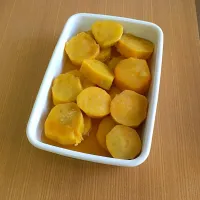 Snapdishの料理写真:さつまいもの蜂蜜とレモン煮🍋🍯|mariko washioさん