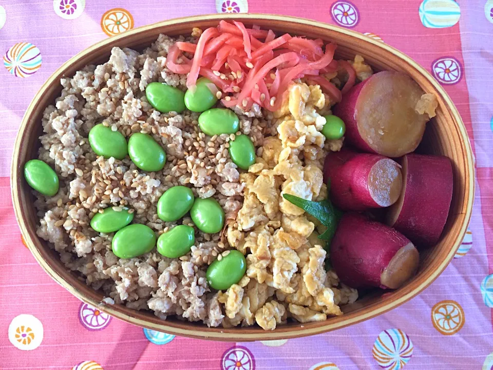 【わっぱ弁当】そぼろご飯に！サツマイモの煮付け♡|るかるんさん