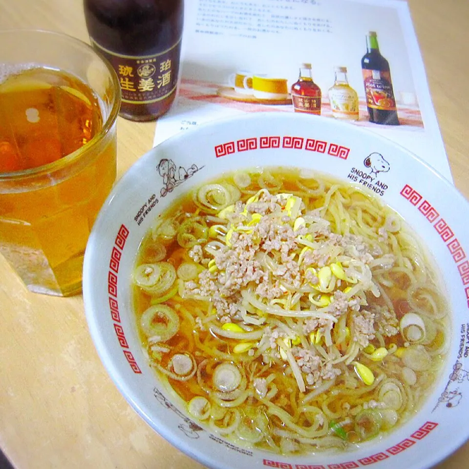 「琥珀生姜酒」のソーダ割りと🍜もやしラーメン #養命酒 #琥珀生姜酒|たまこっこさん