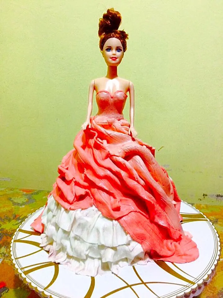 Snapdishの料理写真:Barbie fondant cake|Qchannel Tachifujiさん