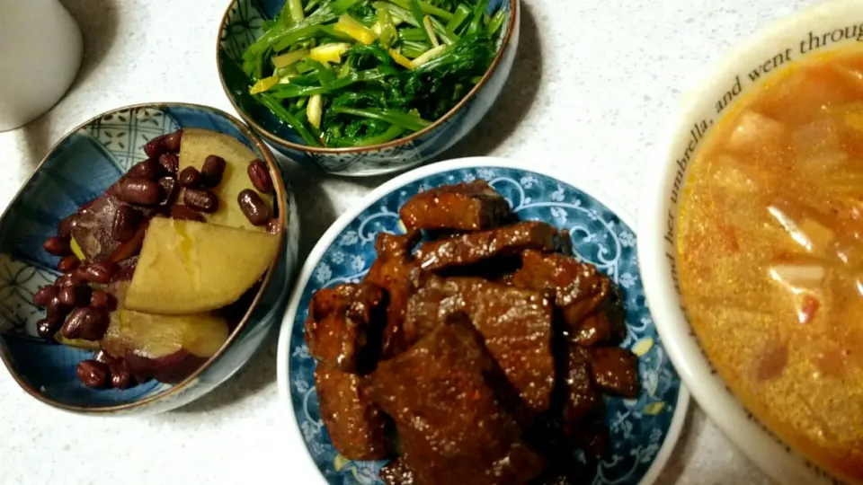 芹のおひたしゆず風味、サツマイモとあずきの煮物、鯨の味醂漬け、ミネストローネ！|あまねさん