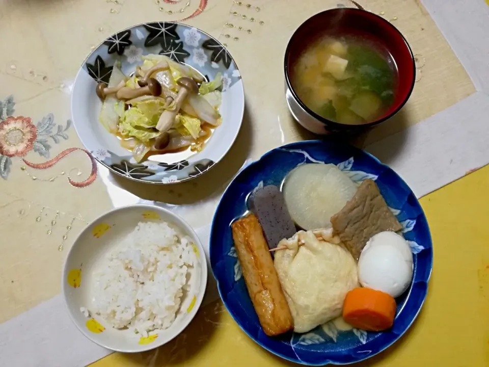 晩ごはん
  - おでん🍢
  - 白菜しめじ ポン酢煮浸し
  - 豆腐ワカメお味噌汁|korinoさん