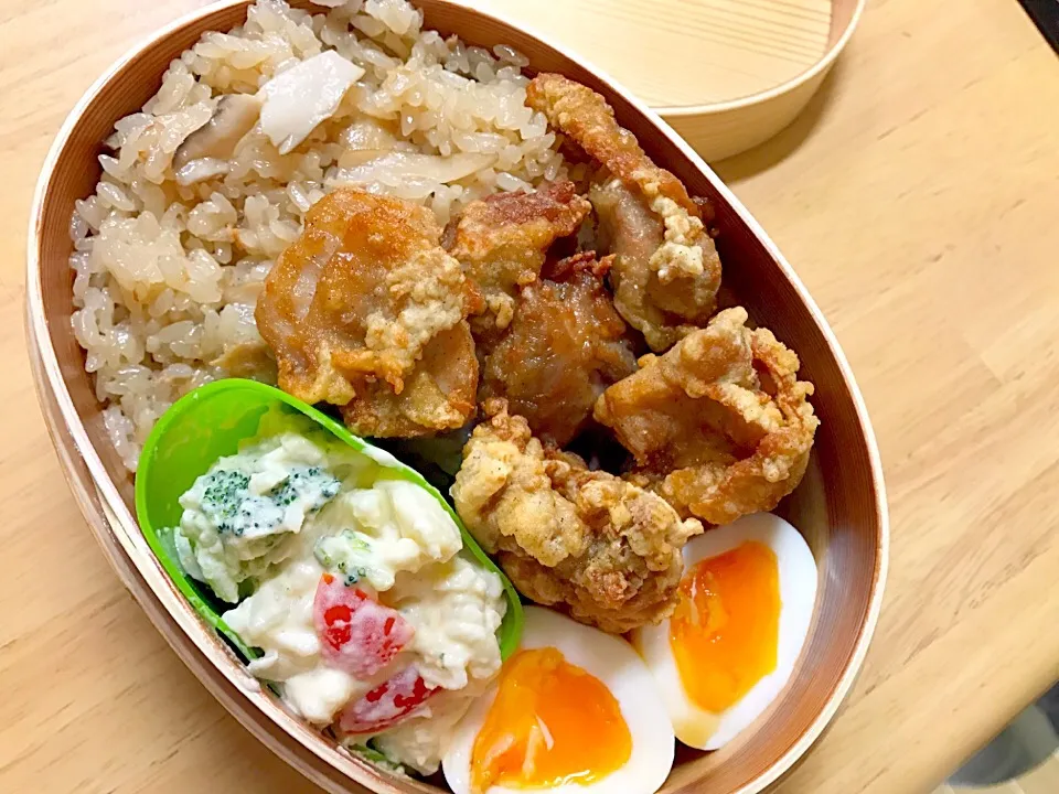 Snapdishの料理写真:#きのこご飯と唐揚げ弁当|ゆりえさん