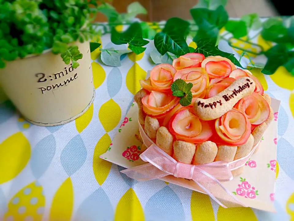 くららさんのふんわりレアチーズケーキ❤でりんご薔薇のバースデーケーキ(o^O^o)|yu.uyさん