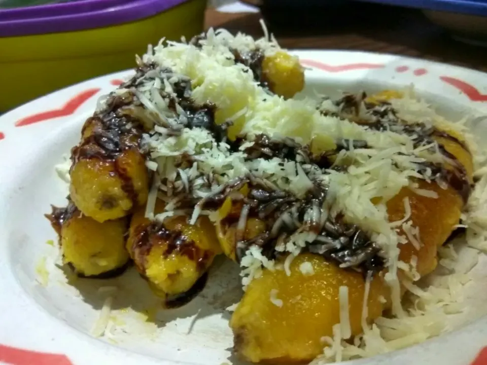 Snapdishの料理写真:fried banana with chocholate and cheese|Valentina Ubasisaさん