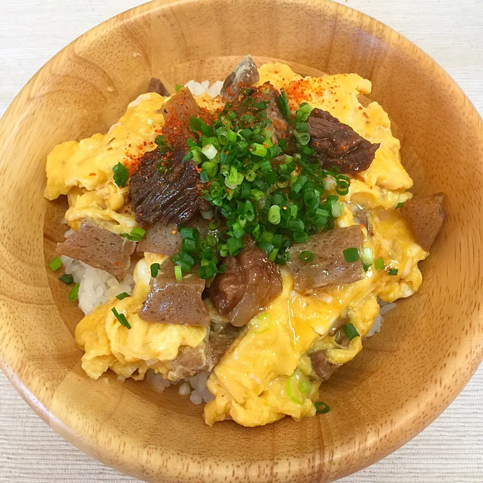 牛すじこんの丼|もこうさぎさん