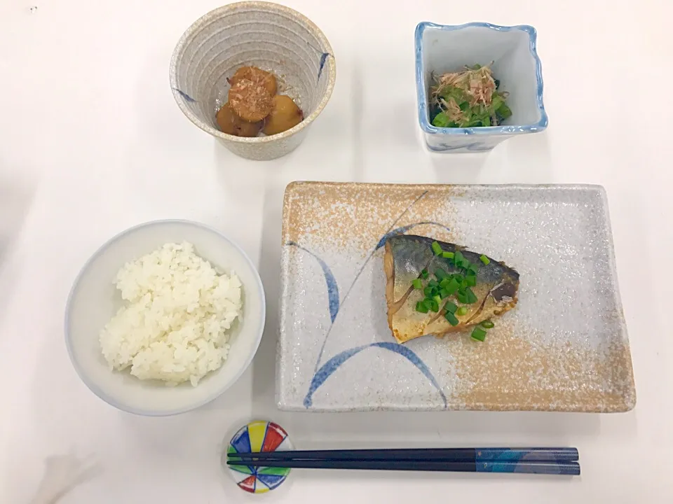 成人期 夕食
＊サバの味噌煮
＊小松菜のおひたし
＊里芋の白煮|mmmさん