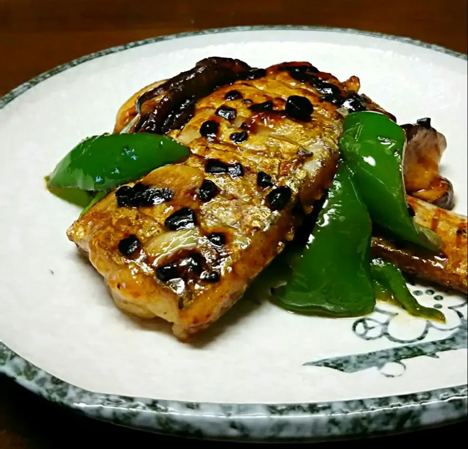 太刀魚のトウチ炒め😋|あらいぐまのしっぽさん