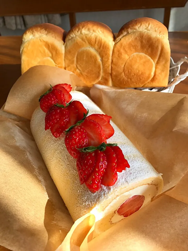 初めての贈り物🎁
黄金純生ロールケーキ🍓|Miki (^_−)−☆さん