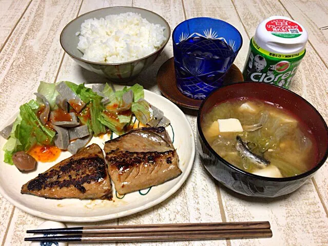 今日の男飯(＞人＜;)晩ご飯バージョン♬ サバの生姜焼きwith黒はんぺんサラダandレタスと豆腐の味噌汁♬|ひーちゃんさん