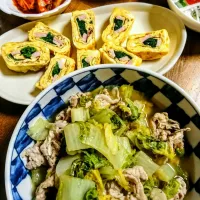 Snapdishの料理写真:豚白菜コンソメ風味&ほうれんとハムの巻き巻き厚焼き玉子|くーにゃんさん