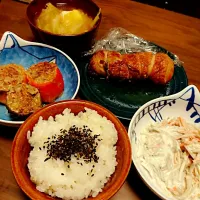 Snapdishの料理写真:ピーマン肉詰め、ごぼう人参サラダ|みなみさん